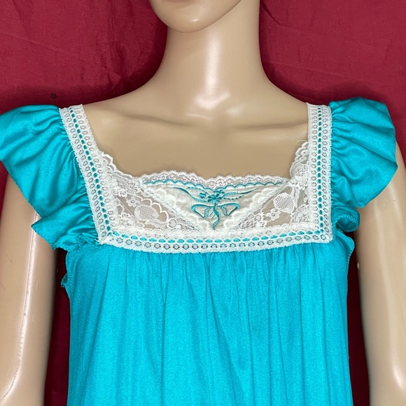 Vintage 80’s Vandemere Pretty Embroidered Lace Long Modest Nightgown Small - Picture 2 of 6